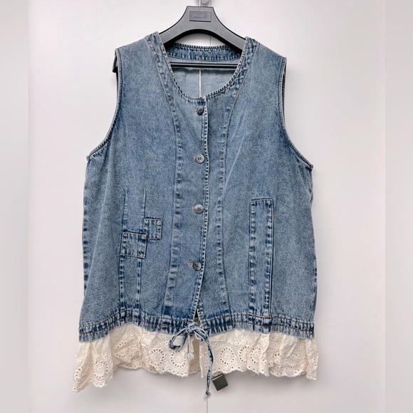 NWT Blue Denim Light Acid Wash Button-up Vest Cream Ruffle hem Eyelet Detail - Picture 5 of 13